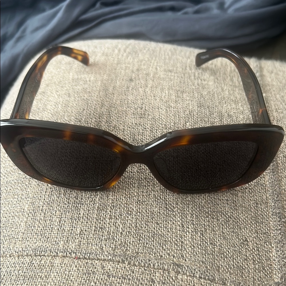 Brown Tortoiseshell Sunglasses with Sturdy Design